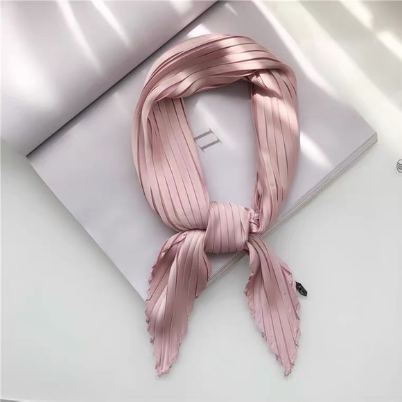 💕Last One Pink Silky Pleated Scarf - Picture 3 of 5